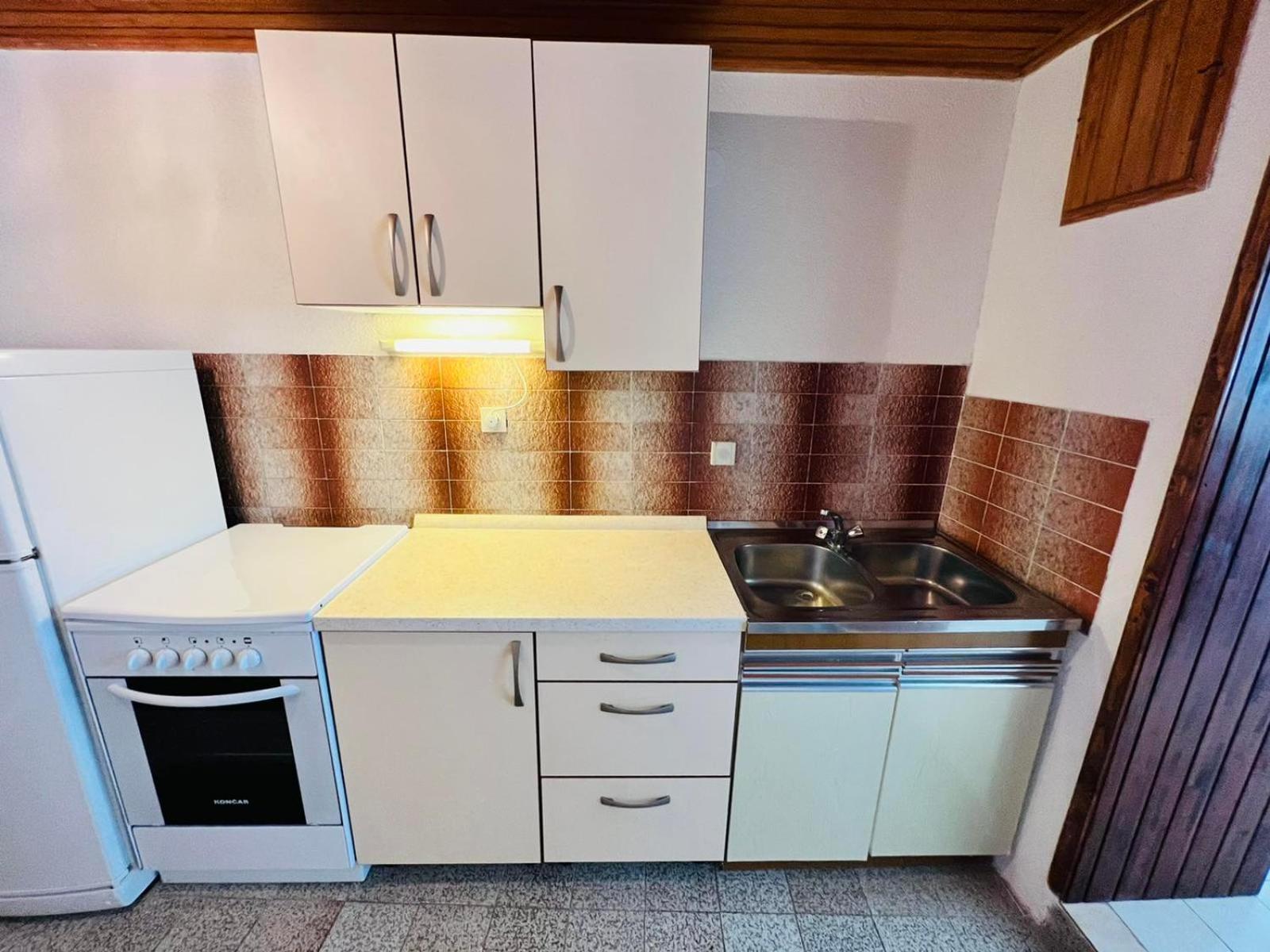 Sea Breeze Apartments With Private Beach And Boat Anchorage スタラ・ノヴァリャ 部屋 写真